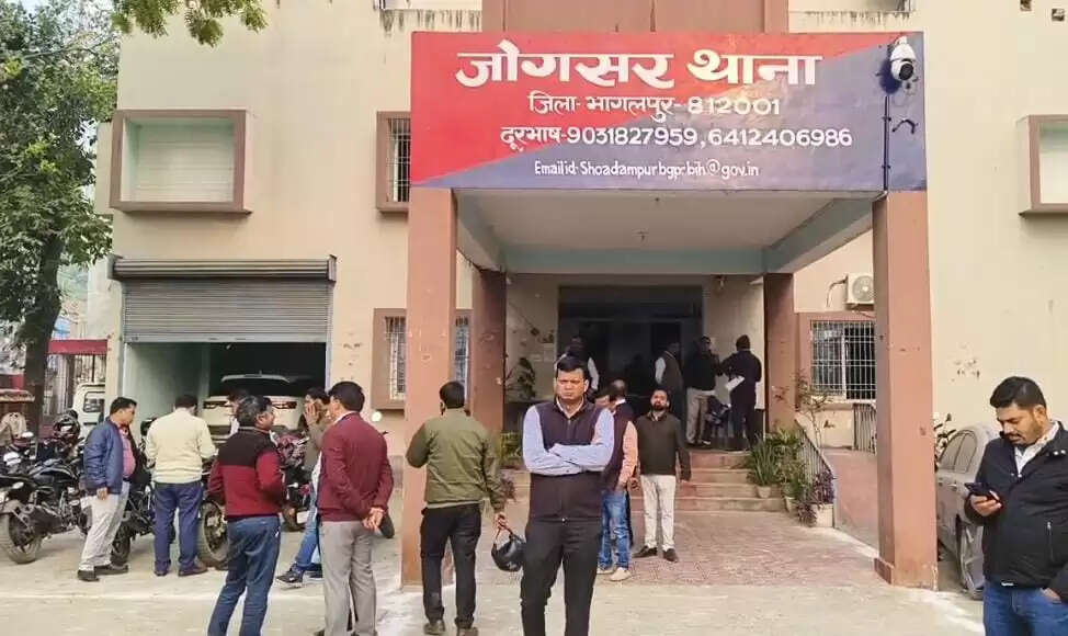 लोन डिफाल्टर ने बैंक में किया हंगामा