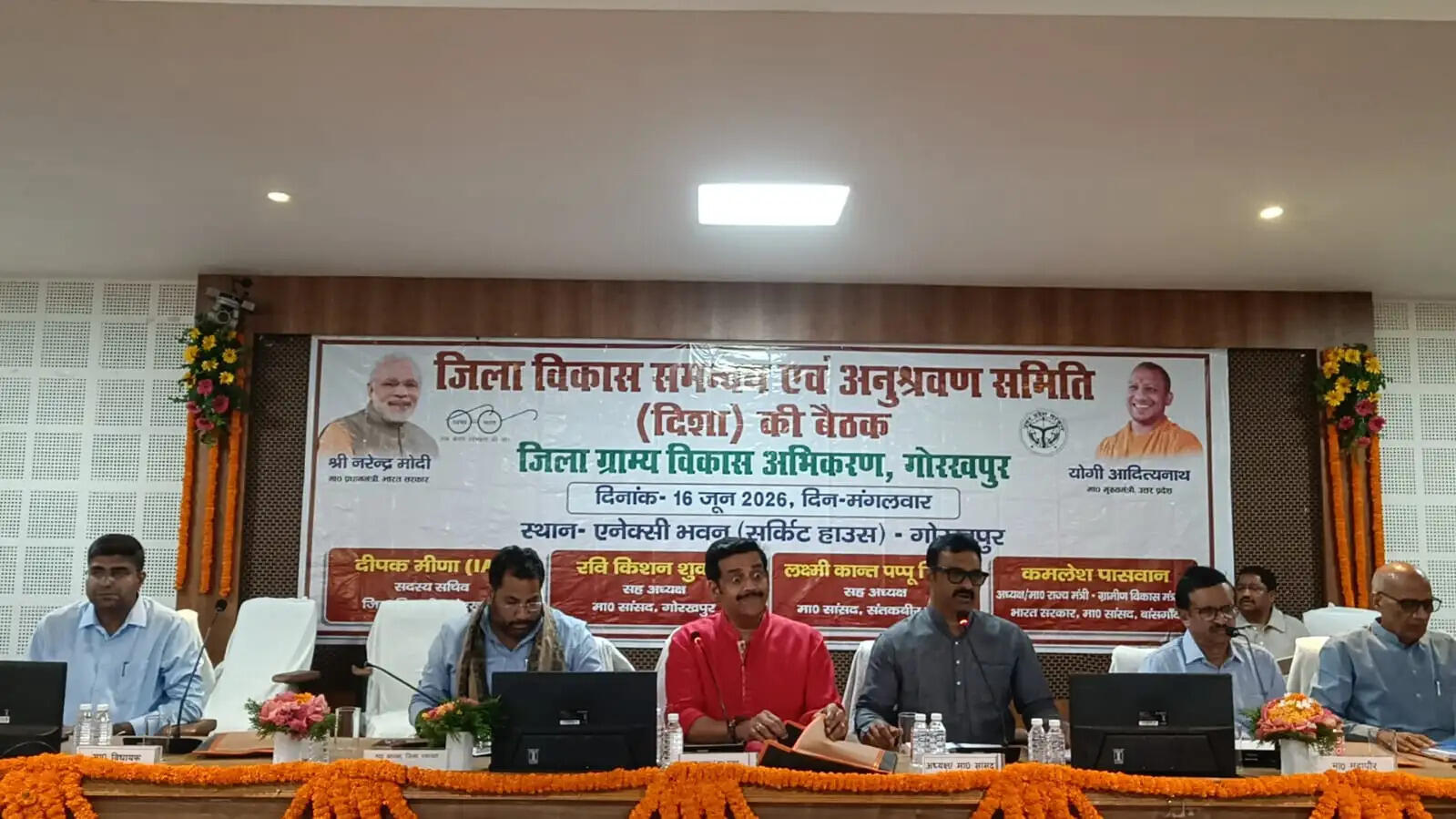 योजनाओं के क्रियान्वयन में किसी प्रकार की लापरवाही नहीं की जाएगी बर्दाश्त : कमलेश पासवान