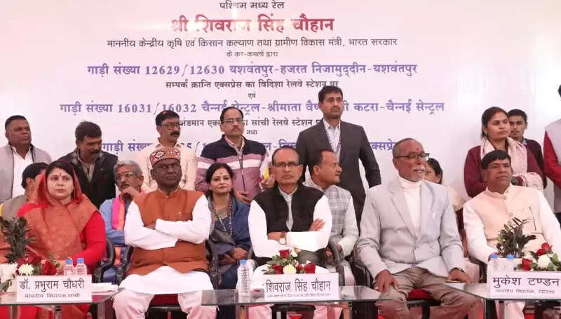 मेरे जीवन के दो आदर्श हैं एक प्रेम है और दूसरा जनता की सेवा : शिवराज सिंह चौहान