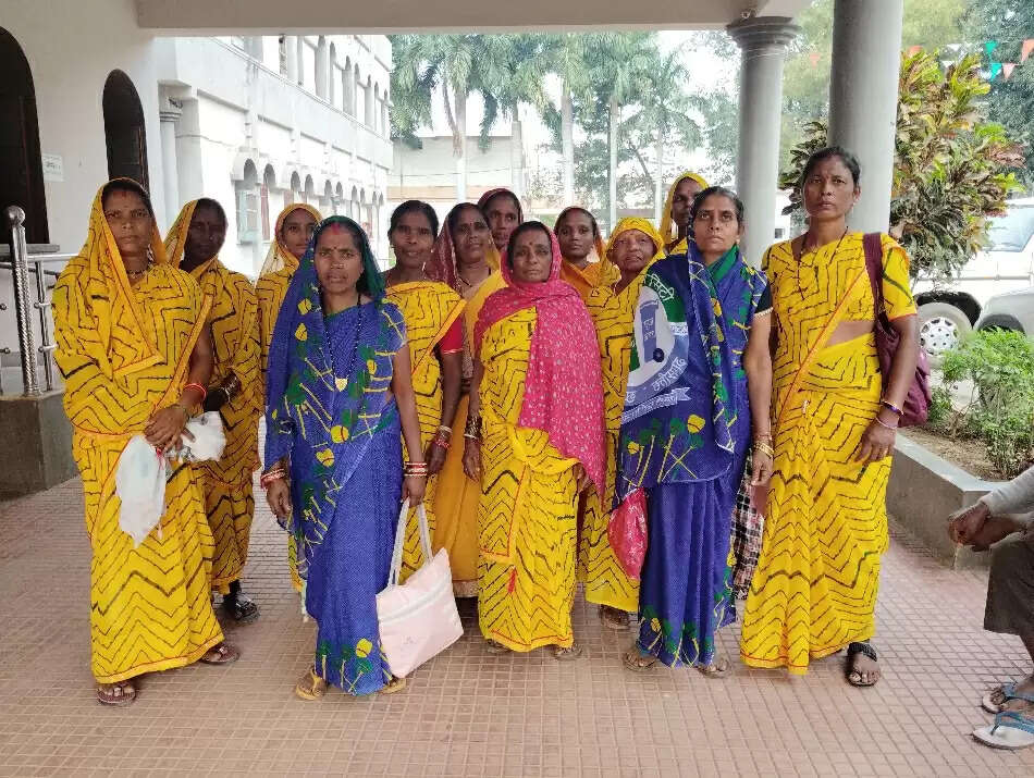 धमतरी:अरौद की महिला स्व सहायता समूह ने मांगा मानदेय एवं पंजीकृत प्रमाण पत्