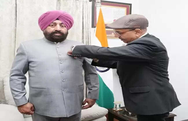 सशस्त्र सेना झंडा दिवस पर राज्यपाल ने प्रदेशवासियों से किया अंशदान का आह्वान