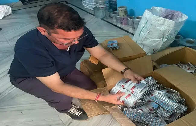 ईस्ट होप टाउन में नकली दवाओं का भंडाफोड़,बड़ी मात्रा में दवाएं और पैकिंग उपकरण बरामद