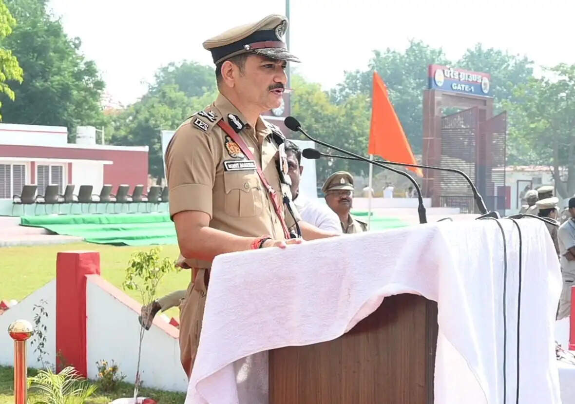 वाराणसी में 491 प्रशिक्षु महिला आरक्षियों ने पासिंग आउट परेड में लिया हिस्सा, 18 महिला आरक्षी सम्मानित