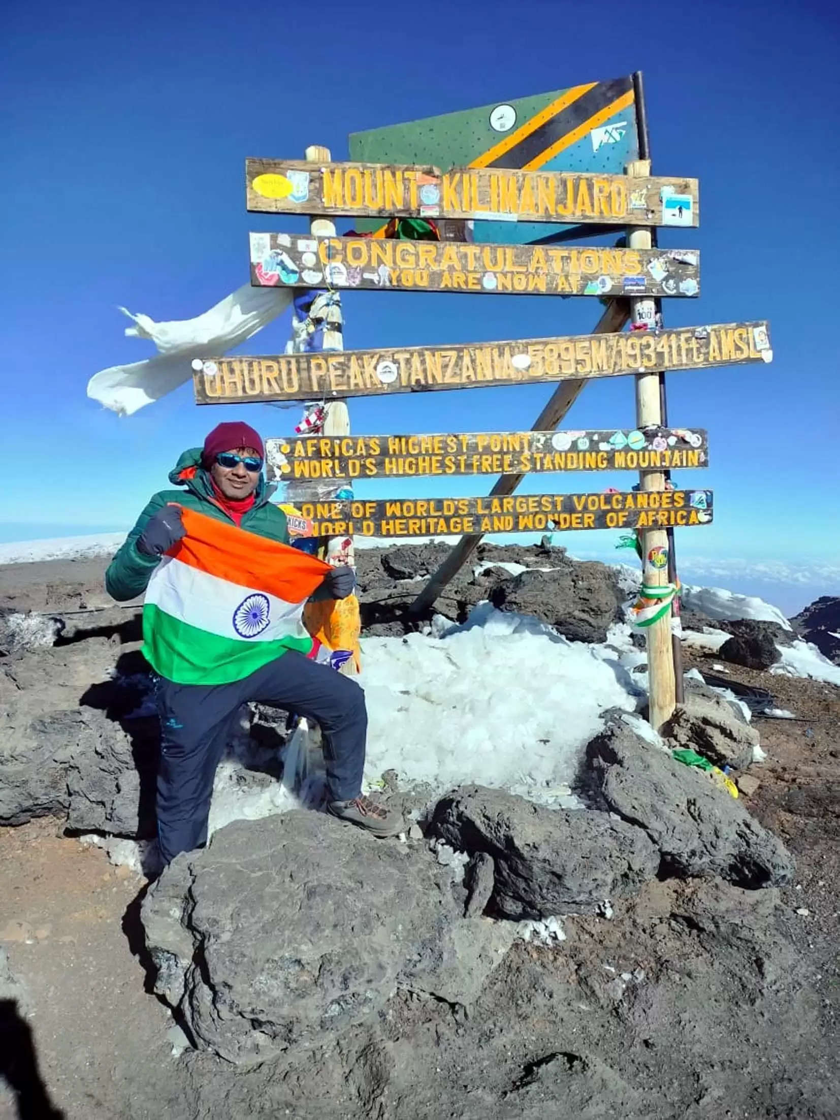 हिसार: प्रो.मनोज कुमार ने लहराया अफ्रीका महाद्वीप की सबसे ऊंची चोटी पर तिरंगा