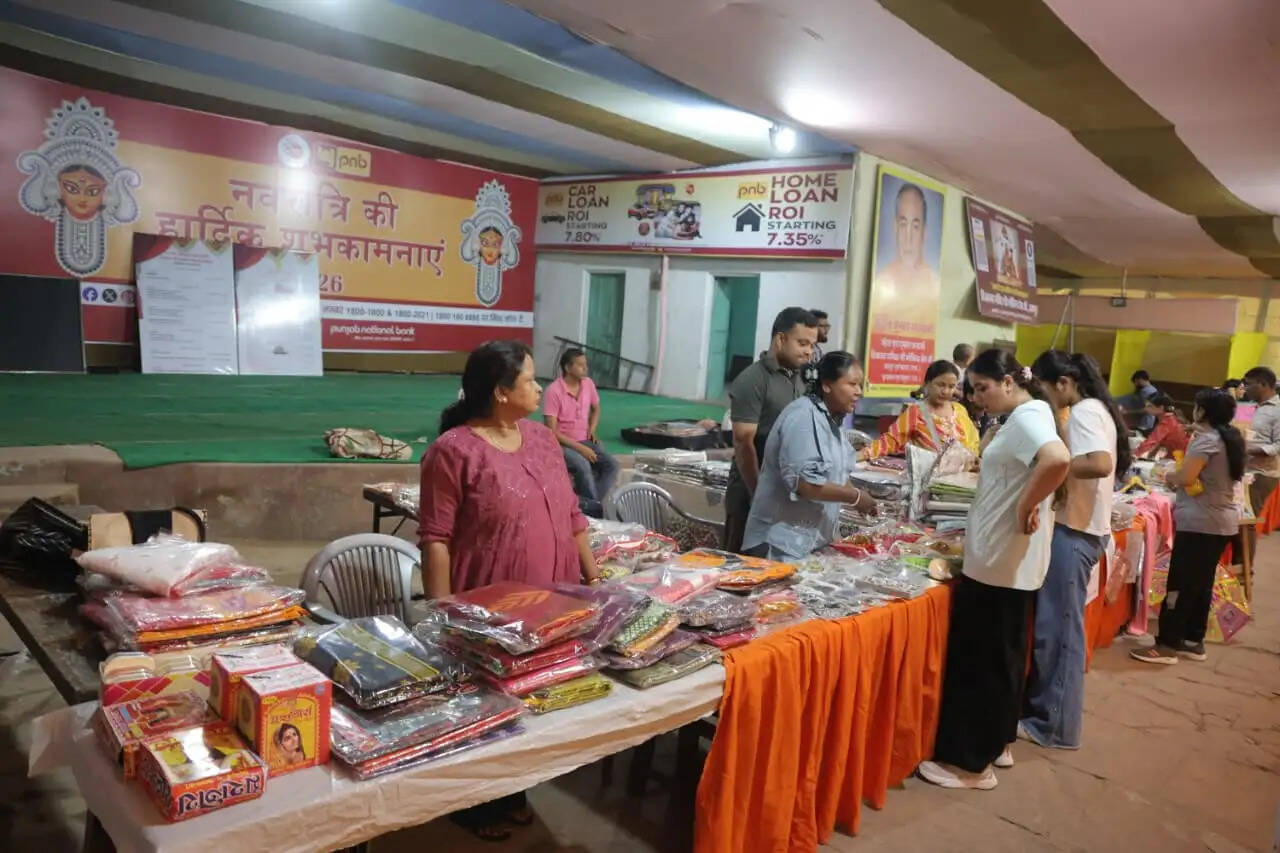 दुर्गाबाड़ी में &nbsp;भव्य दुर्गा पूजा&nbsp; महोत्सव का आगाज: स्वर्णिम महल में विराजी मां दुर्गा