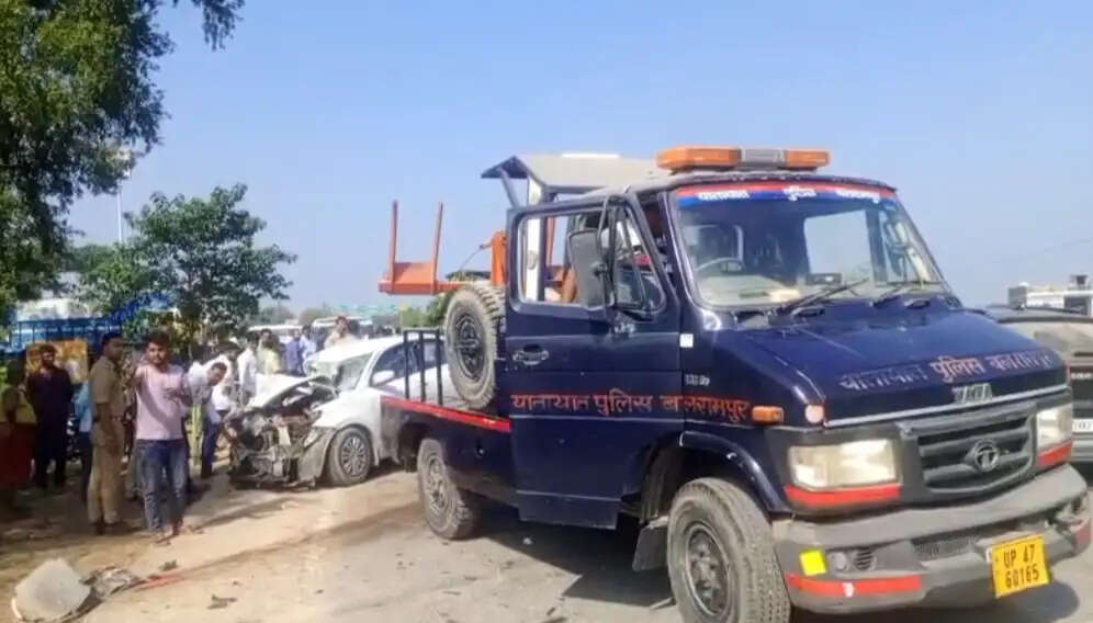 बलरामपुर में सड़क दुर्घटना में मां-बेटे की मौत, महिला की हालत गंभीर