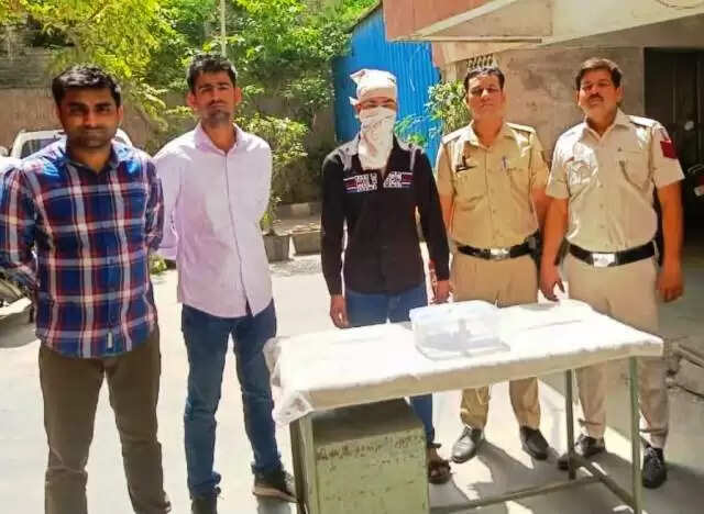 सोशल मीडिया पर अवैध हथियार के साथ फोटो लगाना पड़ा महंगा, आरोपित गिरफ्तार