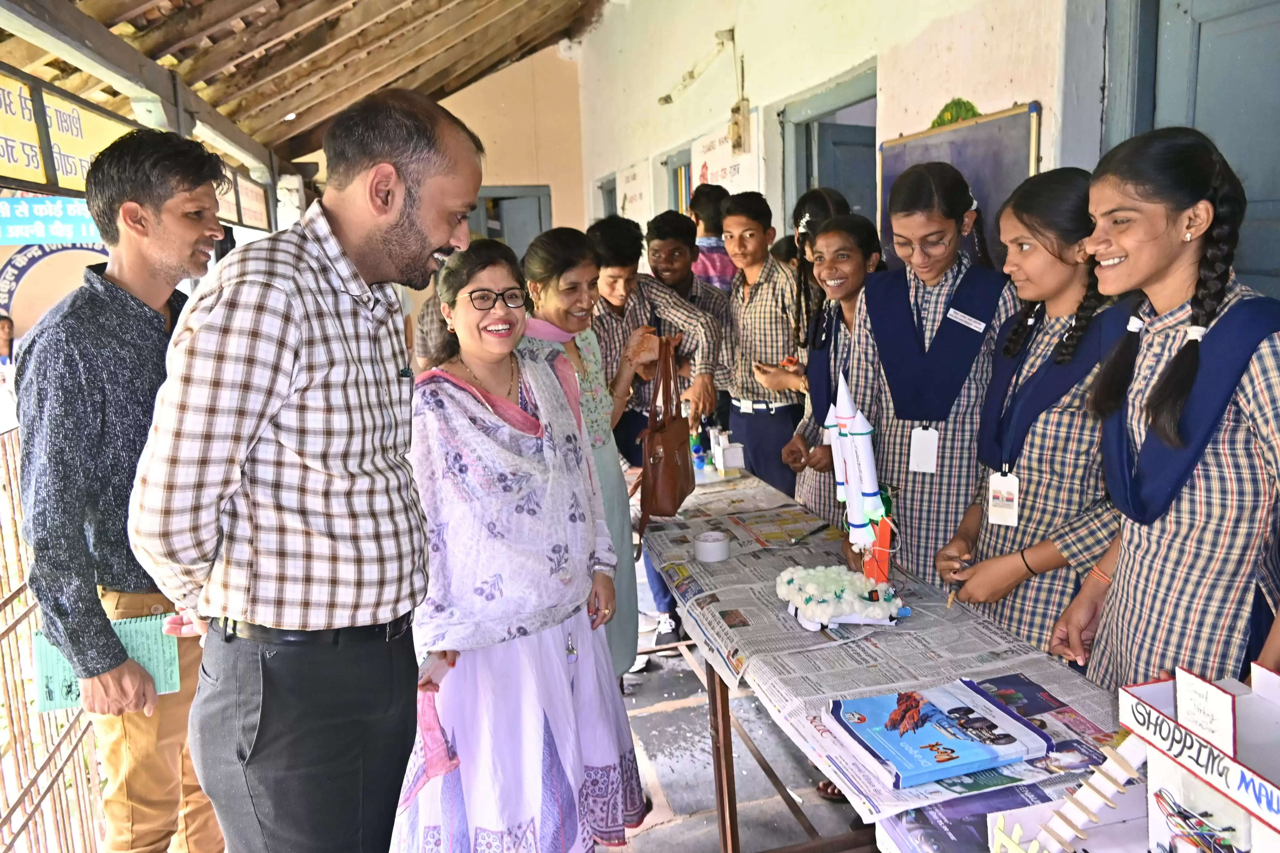 ई-वेस्ट माडल प्रदर्शनी में जिले के 73 विद्यार्थियों ने प्रदर्शित किया 60 मॉडल