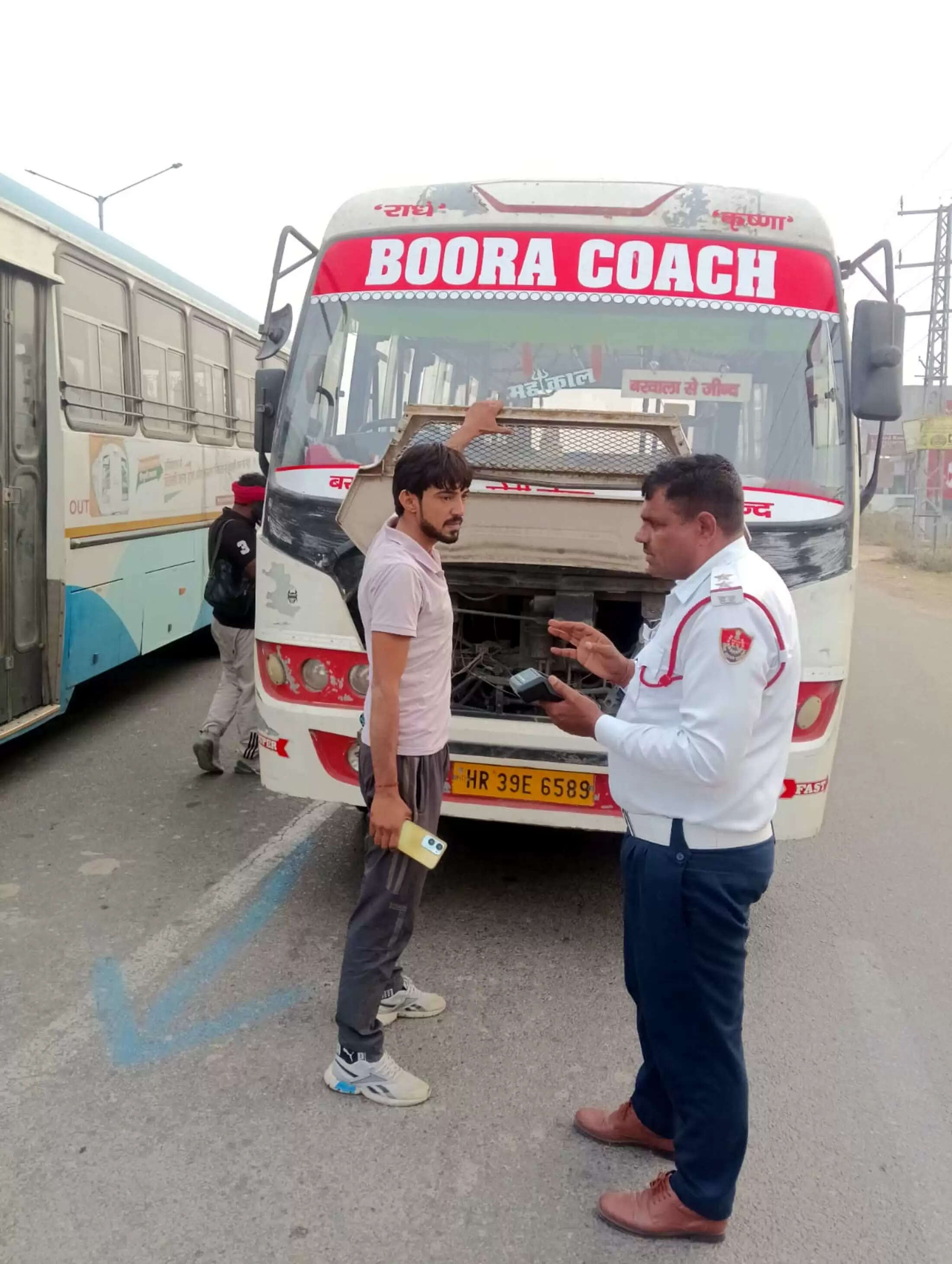 जींद परिवहन समिति बस ने मारी ऑटो को टक्कर, डीजीपी के आदेश पर कार्रवाई