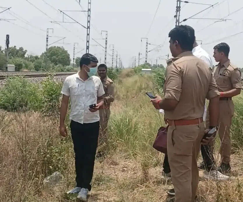 रेलवे ट्रैक पर मिला युवक का शव, जांच में जुटी पुलिस