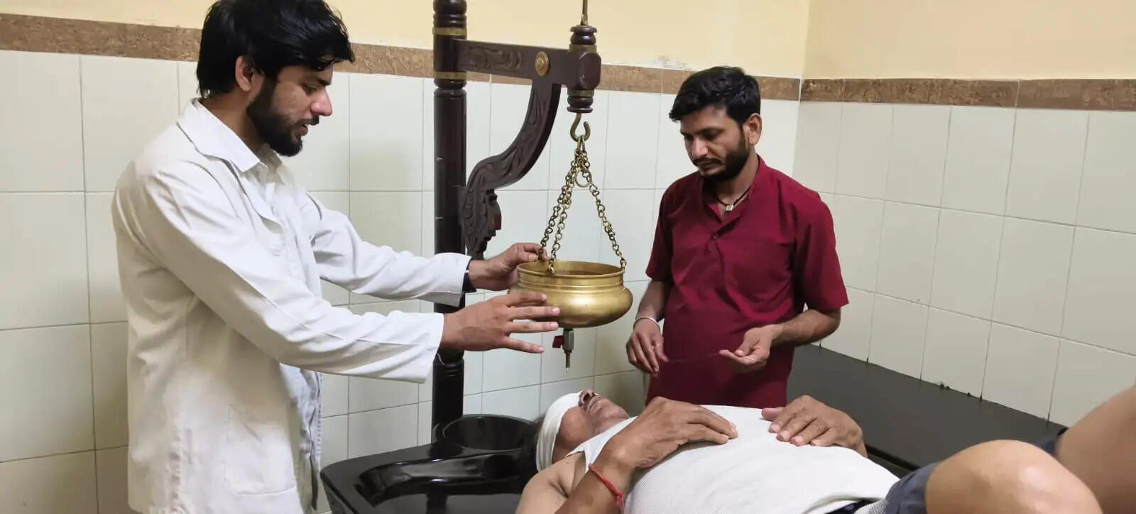 आयुर्वेद विश्वविद्यालय शिविर में मिल रहा आयुर्वेद, योग एवं अनुशासित जीवनशैली का समग्र लाभ