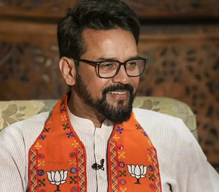 अनुराग ठाकुर ने कहा-संसद में चर्चा से ज्यादा जरूरी है पाकिस्तान को करारा जवाब देना