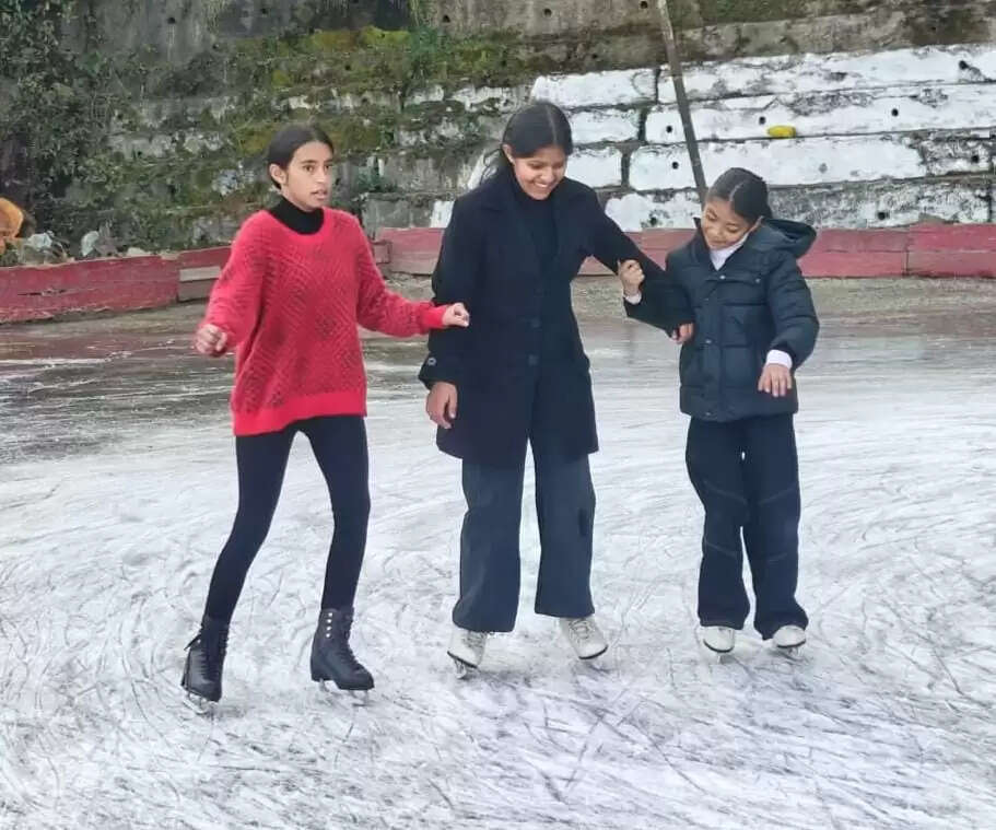 शिमला का आइस स्केटिंग रिंक खुला, पहले सेशन में बच्चों का उत्साह चरम पर