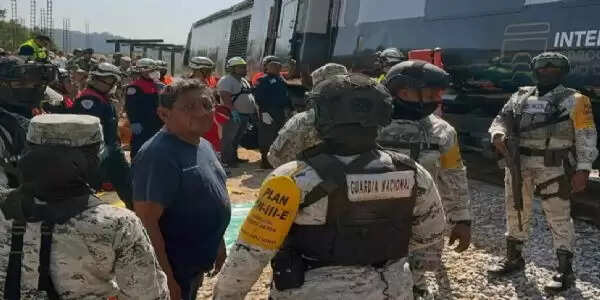 मेक्सिको में ट्रेन हादसा, 13 की यात्रियों की मौत, 98 घायल