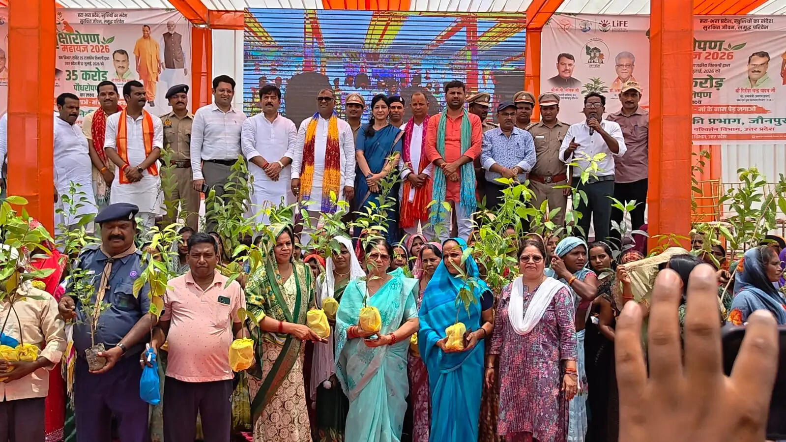 एक पेड़ माँ के नाम' अभियान लोगों को पौधों से भावनात्मक रूप से जोड़ने का माध्यम है: गिरीश चंद्र यादव