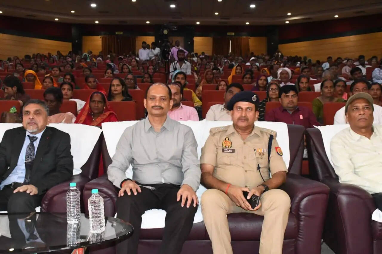 कन्नौज: डीडी न्यूज पर ‘ट्रिलियन ट्रेकर’ के तहत कन्नौज के विकास पर हुई विशेष चर्चा, अधिकारियों ने साझा किया विकास का लेखा — जोखा