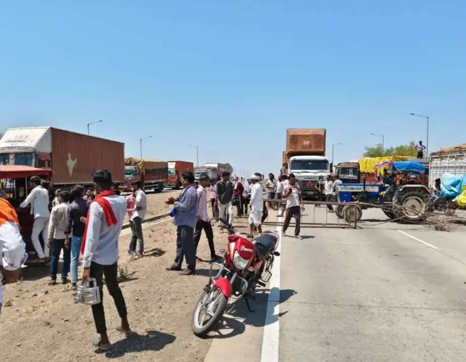 राजगढ़ः गेहूं तौल में देरी होने से गुस्साएं किसानों ने किया हाईवे जाम, समझाइश पर माने