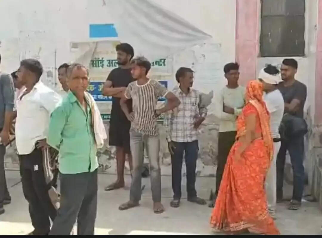 औरैया : सड़क हादसे में बाइक सवार मां और तीन साल के बेटे की मौत