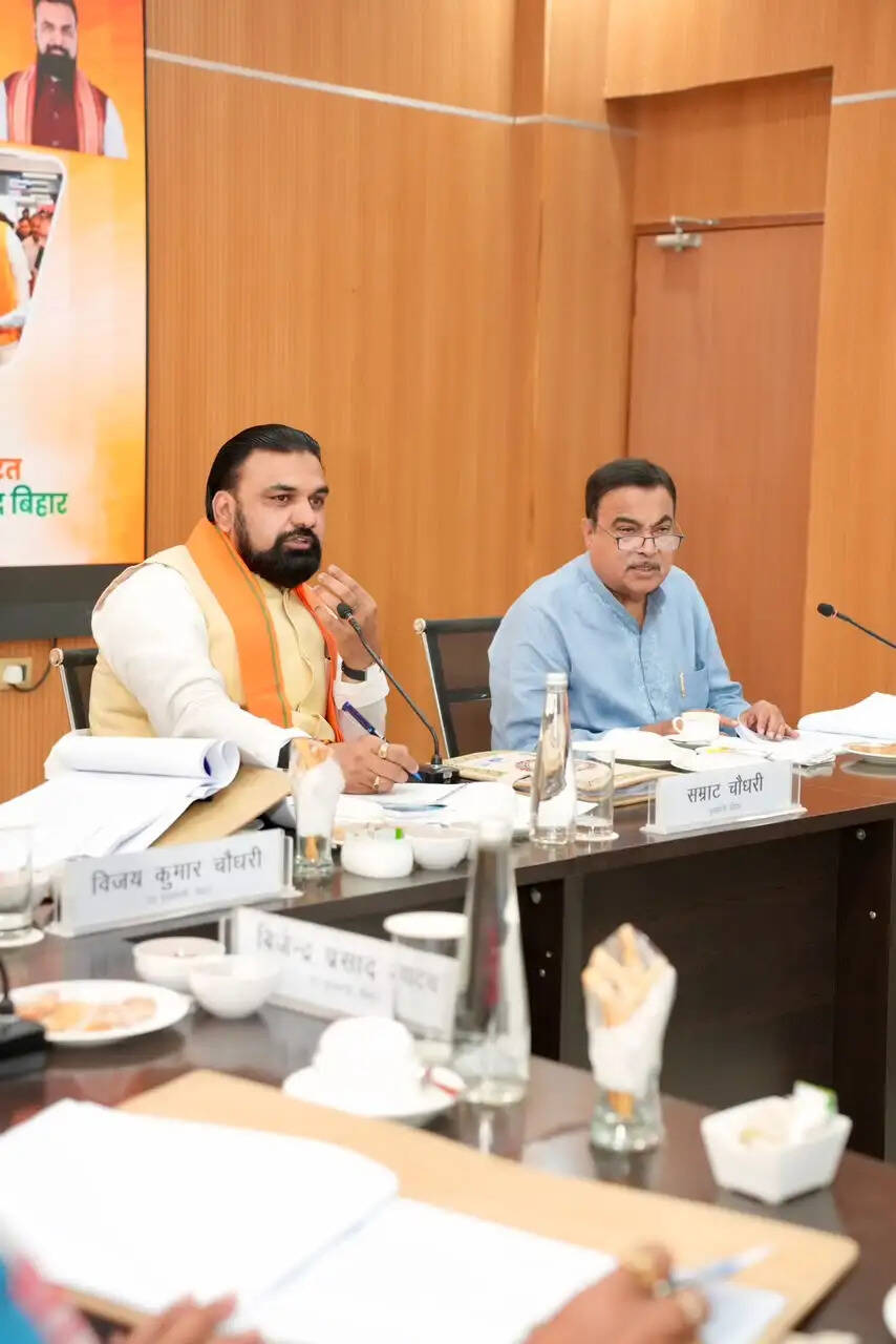 गडकरी और सम्राट ने की बिहार की सड़क परियोजनाओं की समीक्षा, गुणवत्ता से समझौता नहीं करने के निर्देश