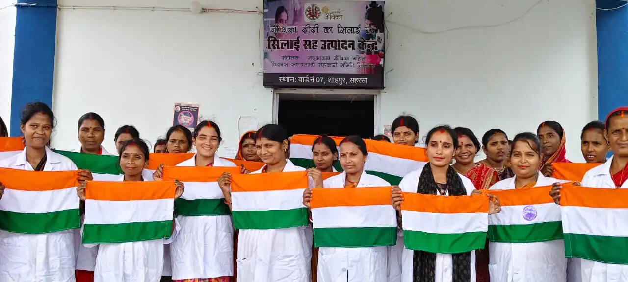जीविका दीदियां तैयार करेगी 40 हजार तिरंगा झंडे