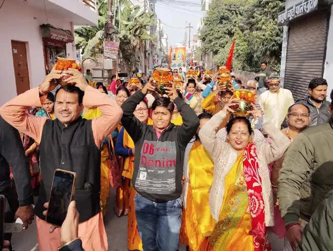 रज्जू भैया नगर में निकाली गई भव्य अक्षत कलश यात्रा