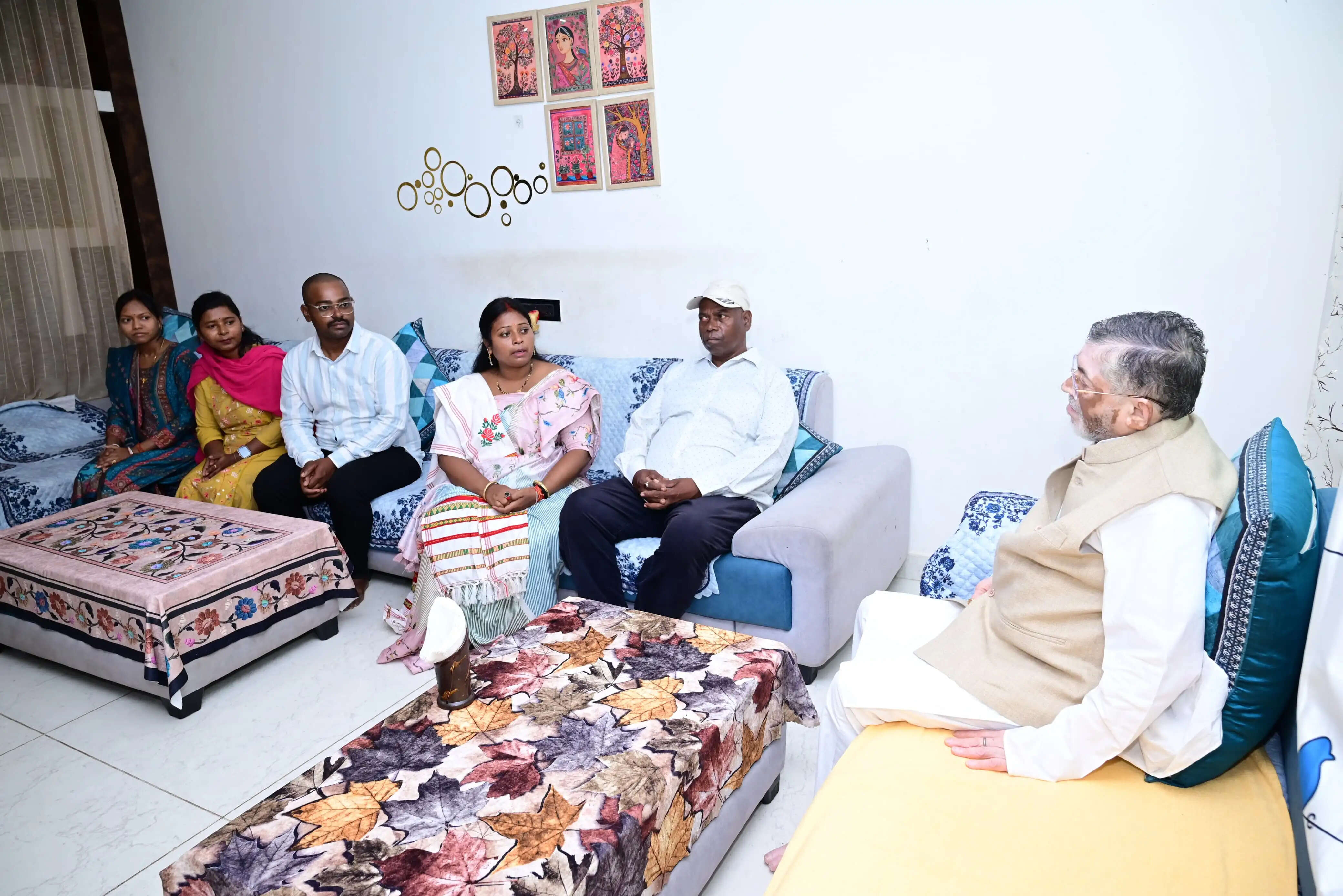 राज्यपाल ने महापौर की माता को दी श्रद्धांजलि