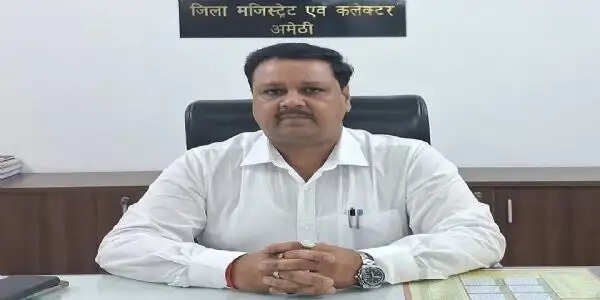 जिलाधिकारी ने पूर्व प्रधान काे प्रशासक पद से बर्खास्त किया