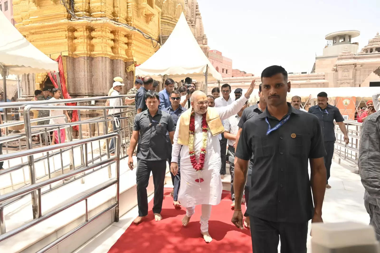 गृहमंत्री शाह ने बाबा विश्वनाथ के दरबार में लगाई हाजिरी, मांगा जीत का आशीर्वाद