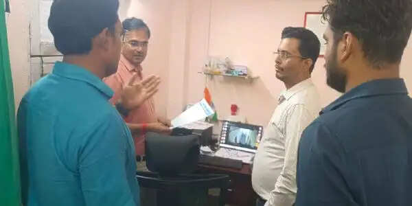 औचक निरीक्षण में अल्ट्रासाउंड केंद्र सील, तकनीशियन द्वारा जांच करते पकड़ा गया