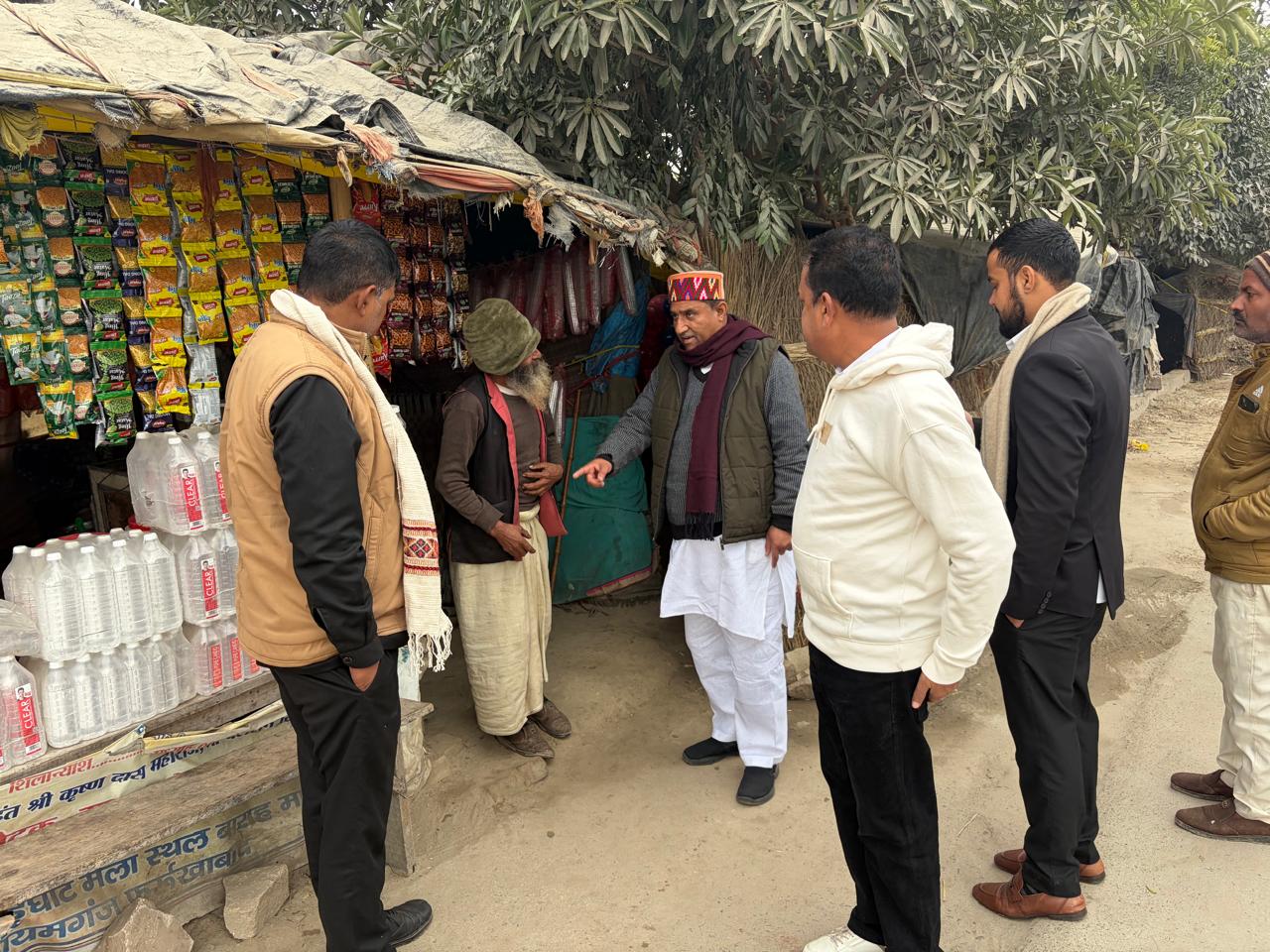 नगर पंचायत अध्यक्ष के प्रतिनिधि ने देखी माघ मेला ढाई घाट की व्यवस्थाएं, कल्पवासियाें की सुनी समस्याएं