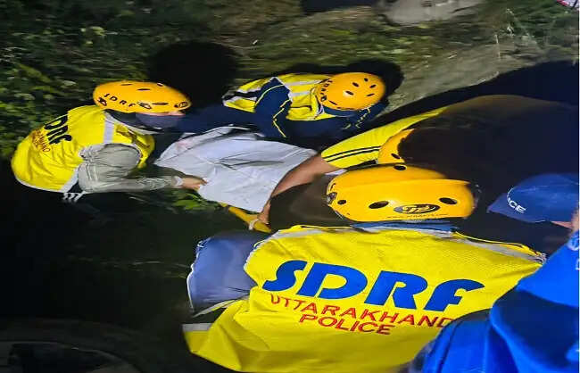 गहरी खाई में गिरी स्कॉर्पियो, एक की मौत, चार घायल