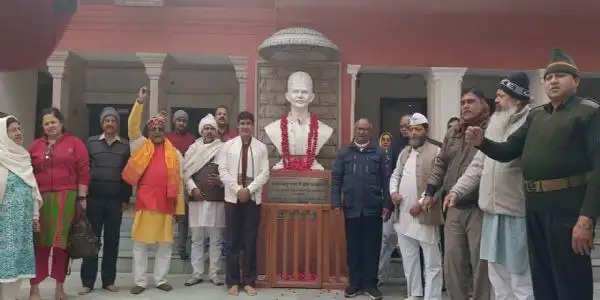 शास्त्री जी भारत की राजनीति में सादगी, ईमानदारी और कर्मठता की प्रतिमूर्ति