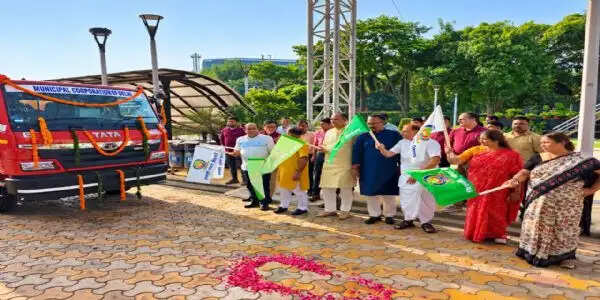महापौर ने एंटी-स्मॉग गन से लैस 12 मल्टी-पर्पज वाहनों को हरी झंडी दिखाकर किया रवाना