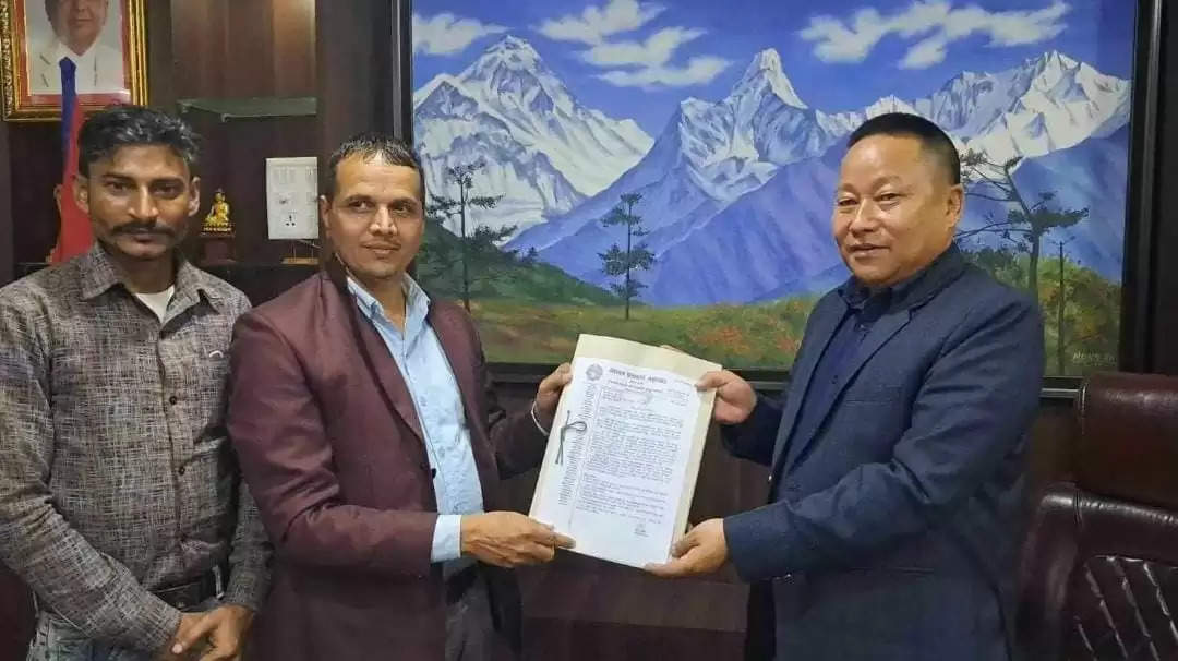 नेपाल पत्रकार महासंघ मोरंग ने मंत्री शमशेर राई को सौंपा ज्ञापन