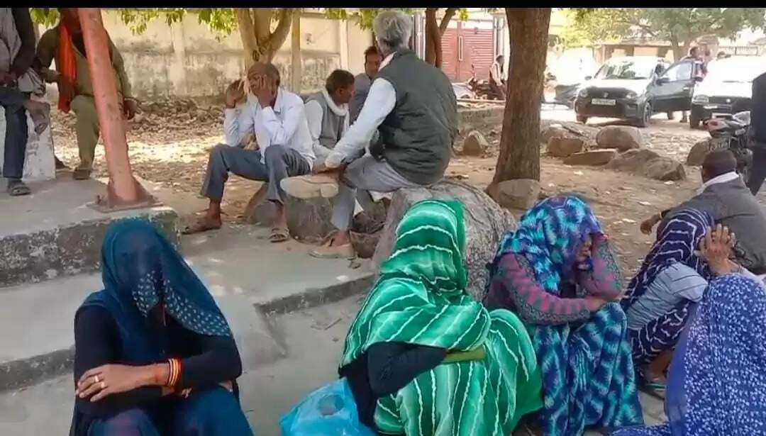 पुलिस थाने में हुई महिला की मौत, परिजनों का दरोगा पर धमकाने का आरोप