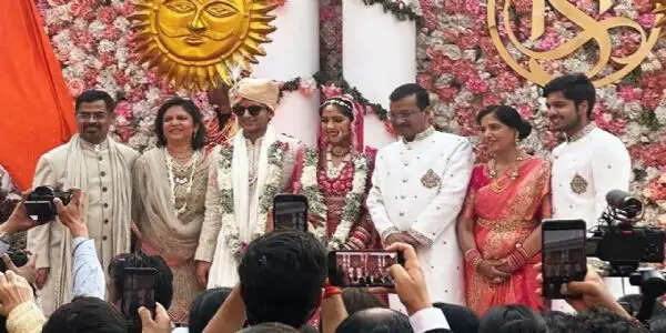 अरविंद केजरीवाल की बेटी हर्षिता ने संभव जैन से किया विवाह