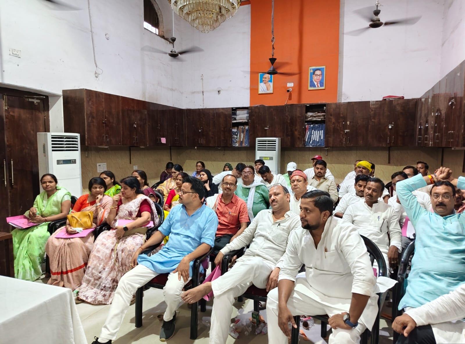 जौनपुर नगर पालिका बोर्ड बैठक में विकास प्रस्तावों पर लगी मुहर, बजट अगली बैठक तक टला