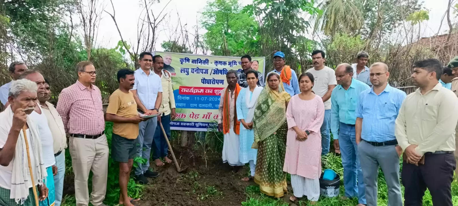 दलदली गांव में लगा उत्तर प्रदेश का ग्राफ्टेड आंवला व बेर