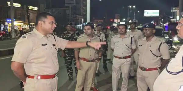 एसएसपी राकेश रंजन ने देर रात रांची के संवेदनशील इलाकों का किया औचक निरीक्षण