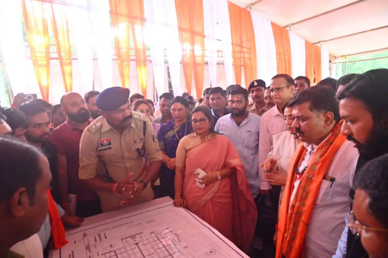 केंद्रीय मंत्री शिवराज सिंह के हाेने वाले कार्यक्रम की तैयारियों का उपमुख्यमंत्री शर्मा ने लिया जायजा