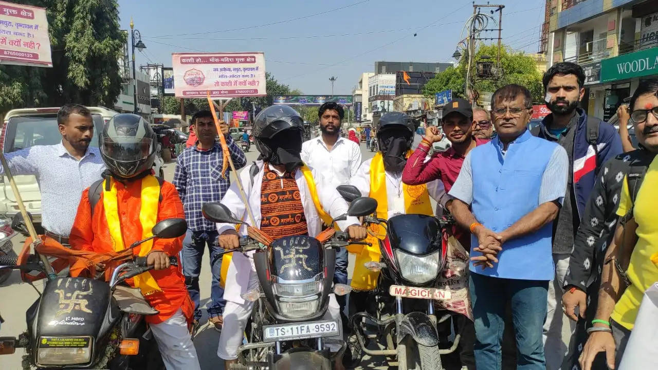 मांस मदिरा मुक्त काशी के लिए अनोखा प्रयास,आंख पर पट्टी बांध जादूगर ने चलाया बाइक