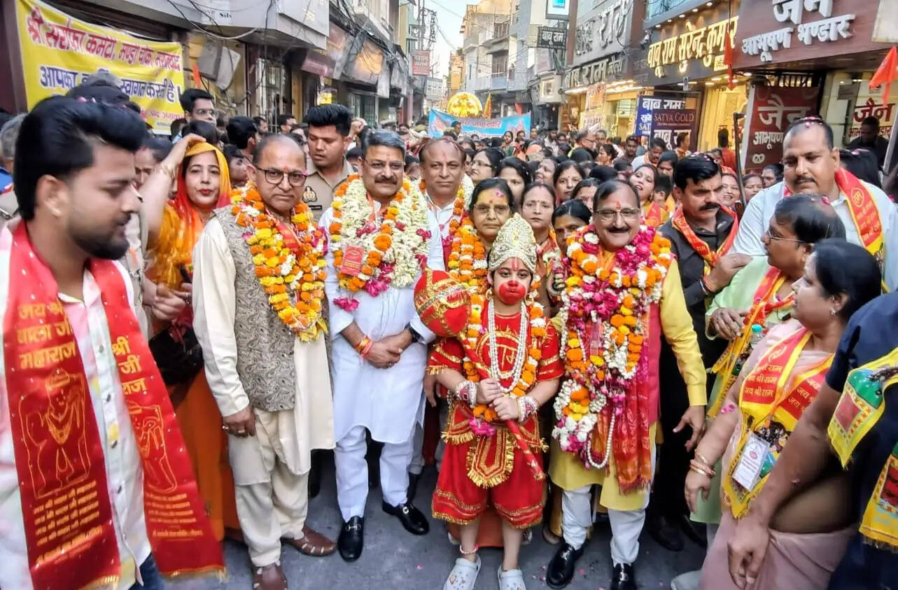 श्री बालाजी सेवा समिति ने मनमोहक झांकियों संग निकाली विशाल शोभायात्रा