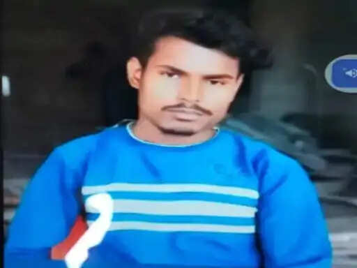 पारिवारिक विवाद में&nbsp;दाे साल की बच्ची को जलते चूल्हे में बैठाया, मौत,&nbsp;आराेपित&nbsp;चाचा&nbsp;गिरफ्तार