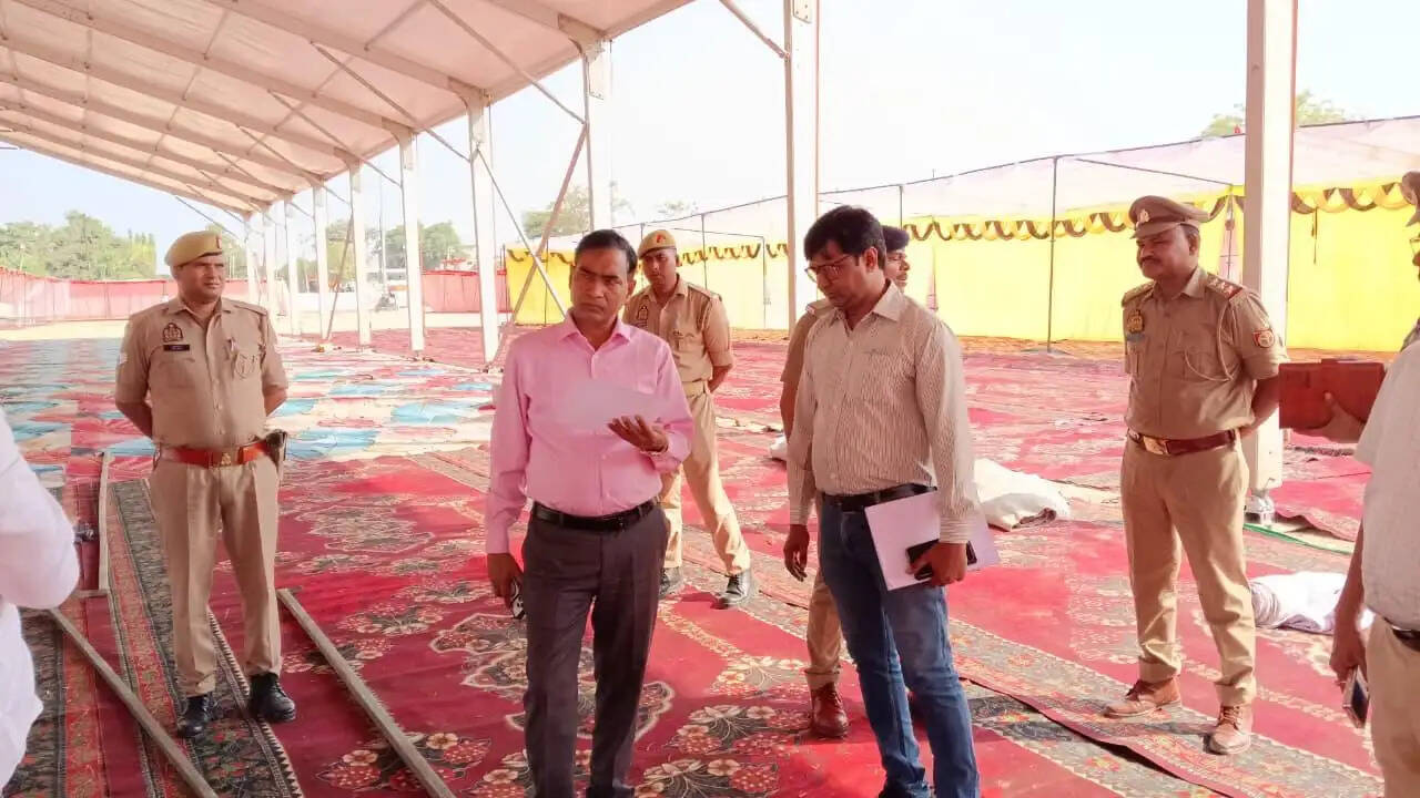 सामूहिक विवाह में 450 जोड़े लेंगे सात फेरे, जिलाधिकारी ने परखीं तैयारियां