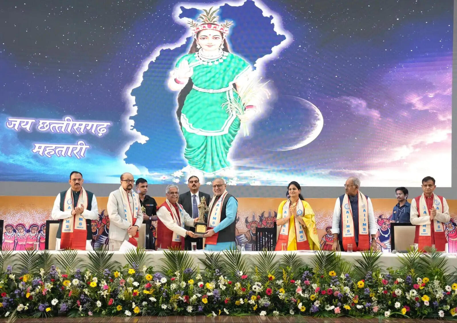 प्रगति व संभावनाओं की नई राह पर छत्तीसगढ़: उपराष्ट्रपति