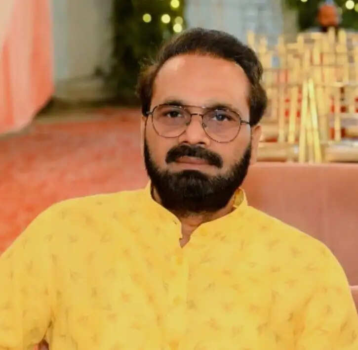 मीरजापुर में लालगंज के पुष्पराज सिंह का आईएएस में चयन