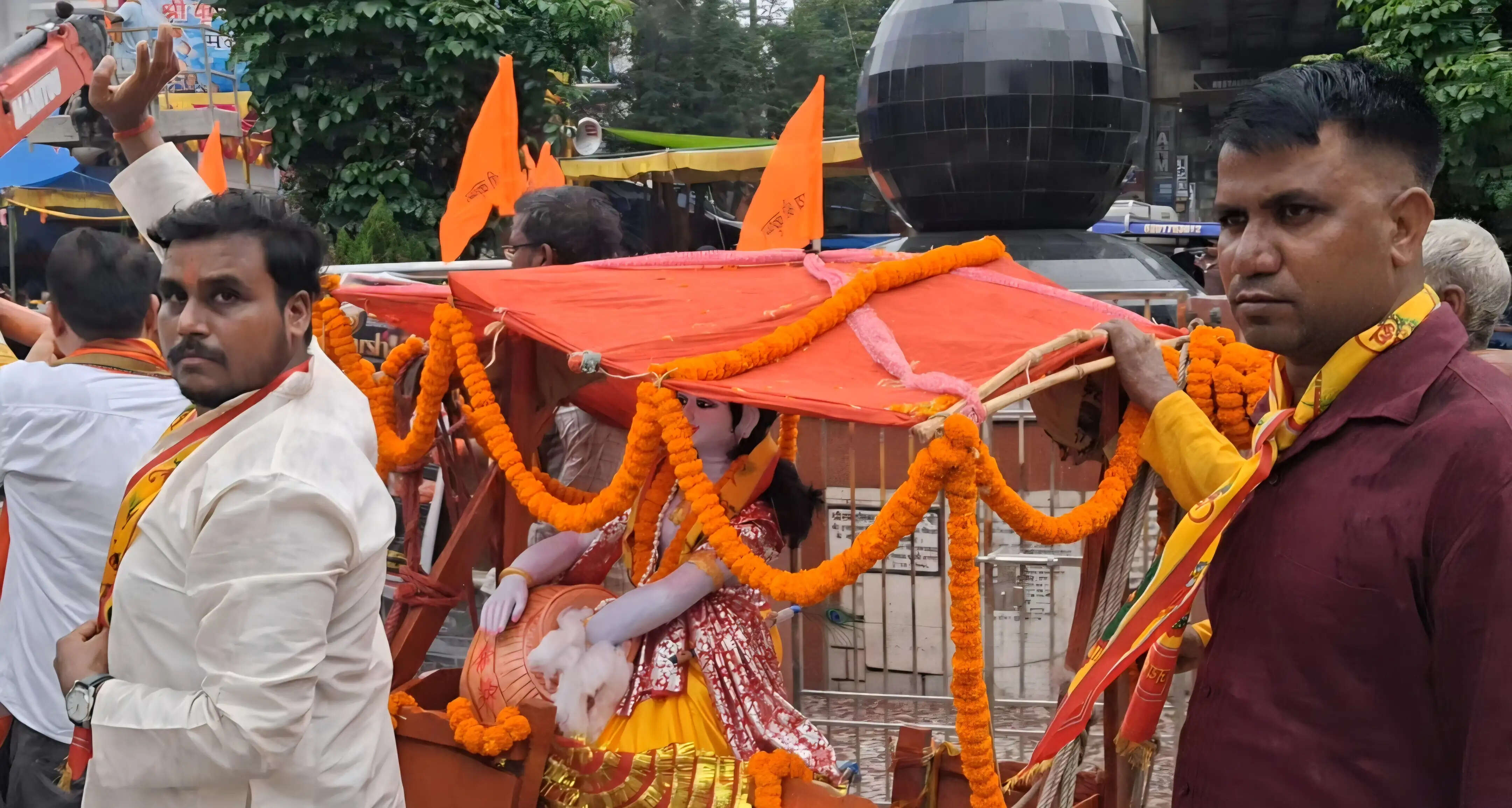श्रीकृष्ण जन्मोत्सव पर छपरा में निकली शोभा यात्रा