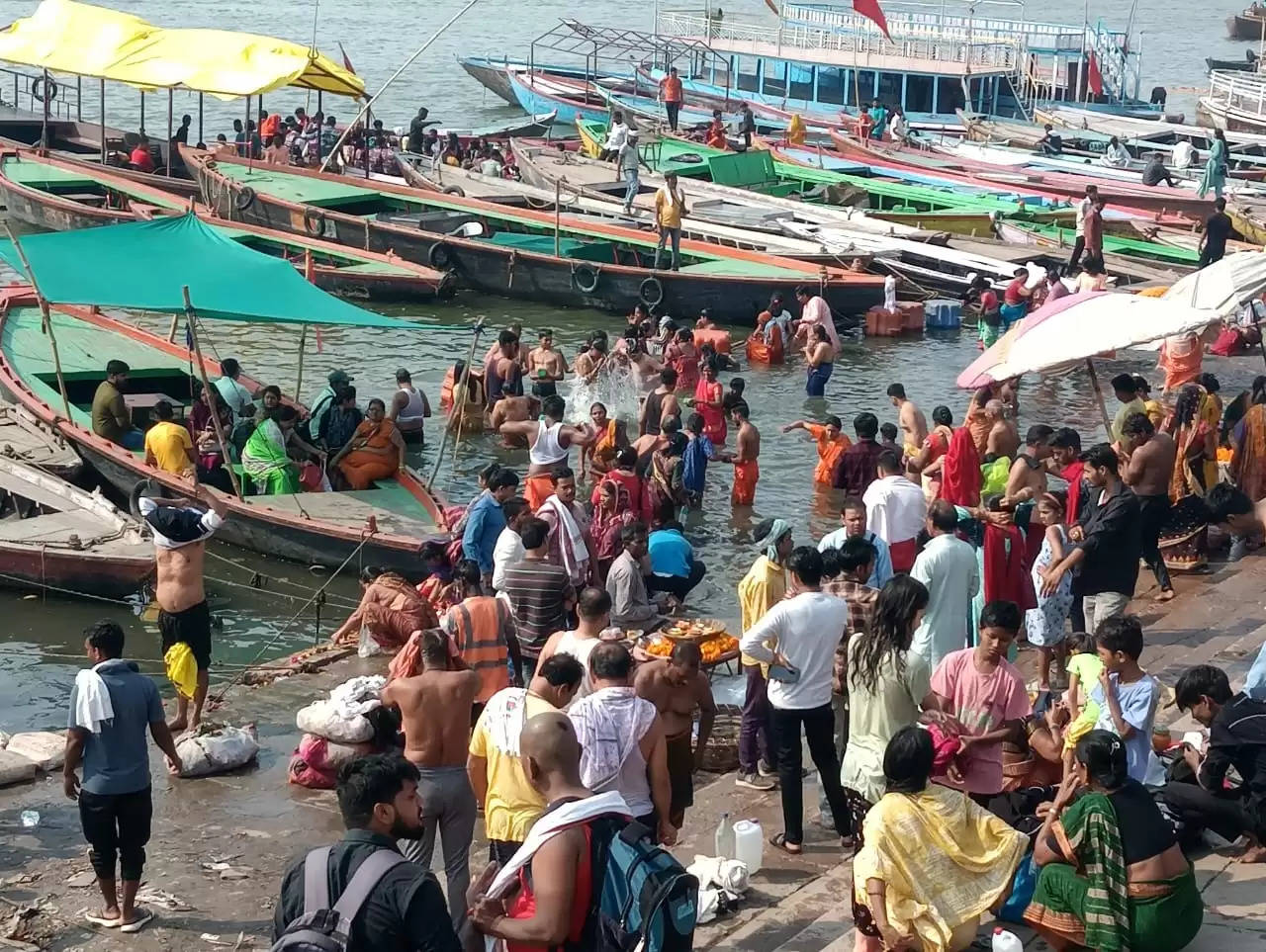 अक्षय तृतीया पर पवित्र गंगा में लाखों श्रद्धालुओं ने लगाई आस्था की डुबकी