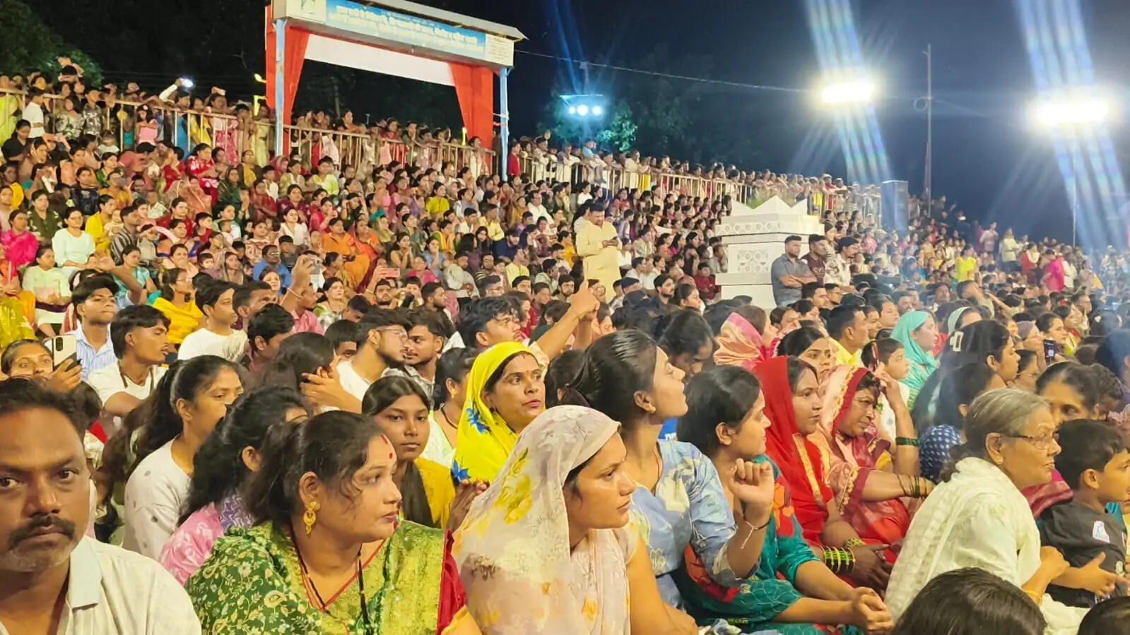 बनारस की तर्ज पर रुद्री घाट में हुई चित्रोत्पला महानदी की भव्य गंगा आरती