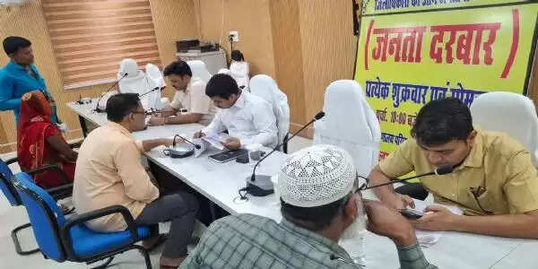 सुपौल में जिला जनता दरबार, डीएम सावन कुमार ने सुनीं 32 लोगों की समस्याएं